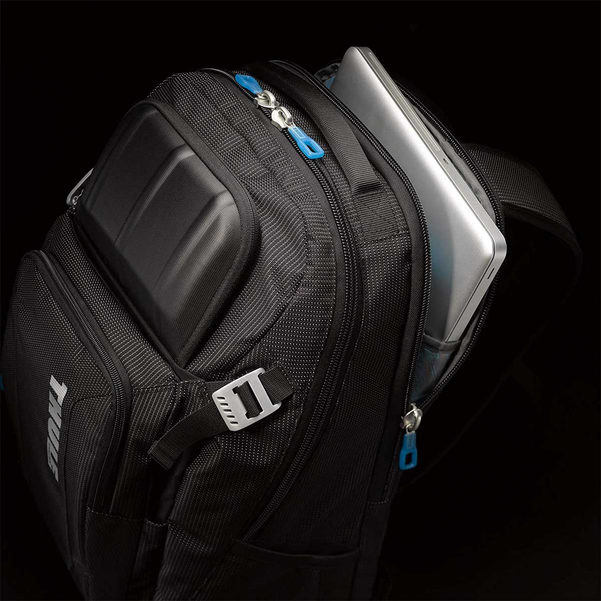 Thule Crossover 32L Backpack daypack for 15 Macbook Pro PC Notebook Compartment 